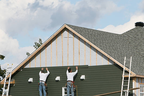 Professional Siding Replacement technician working in Martinsburg, OH